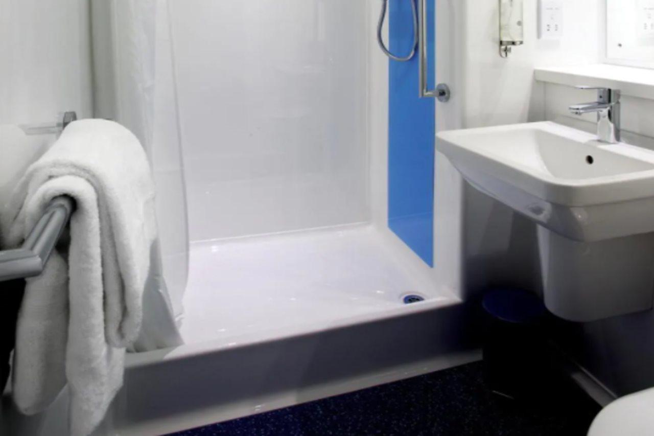 Travelodge Scarborough St Nicholas Bagian luar foto
