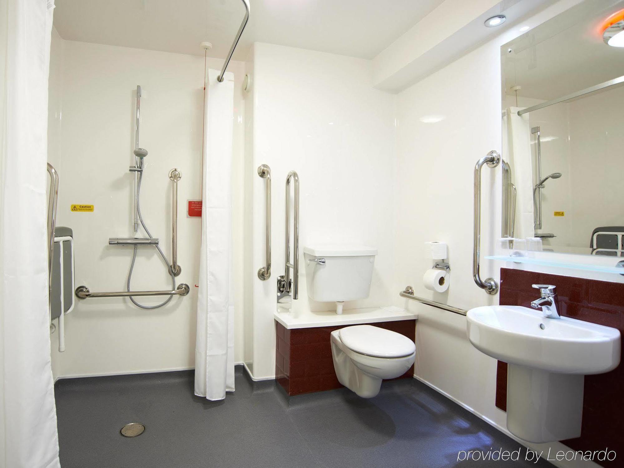 Travelodge Scarborough St Nicholas Bagian luar foto